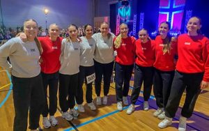 Nyhetsarkiv 8 Danserne tok solv i formasjon