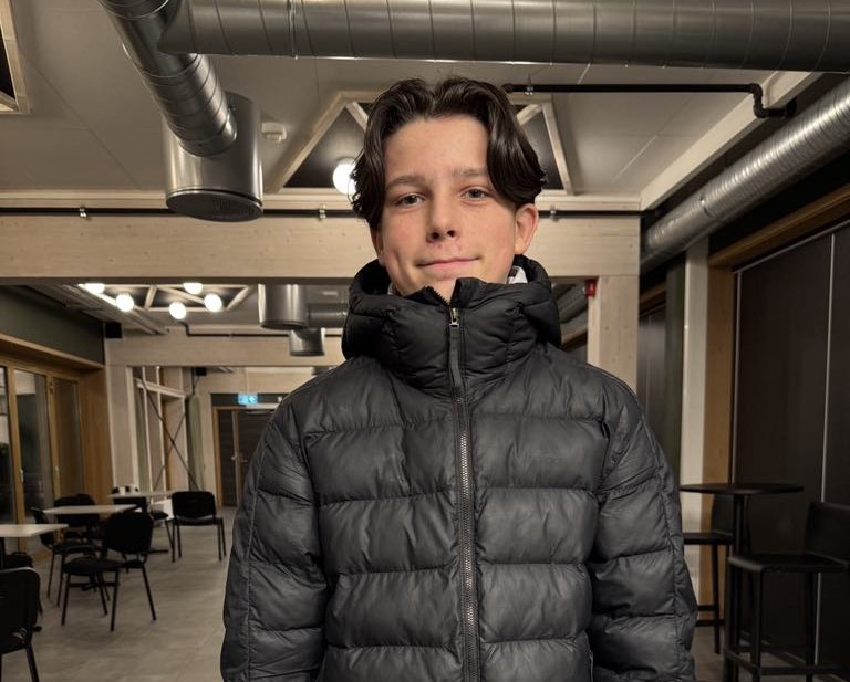 Komponist Endre Sørhaug (13) går på Knuden hvor han har lært seg å komponere. Han kunne fortelle at en annen lidenskap er også håndball.