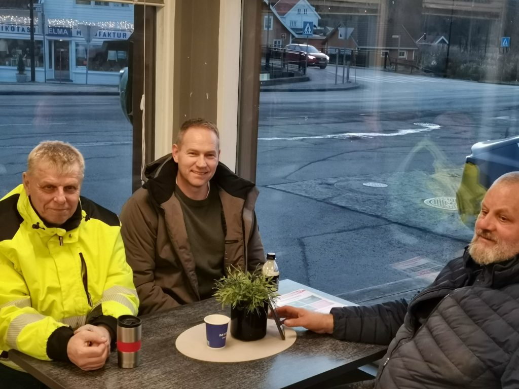 Fra venstre Einar Bakkevoll, Sigurd Berg Aasen og Sindre Solberg har løsninger på trafikkutfordringene i Lundetuna.