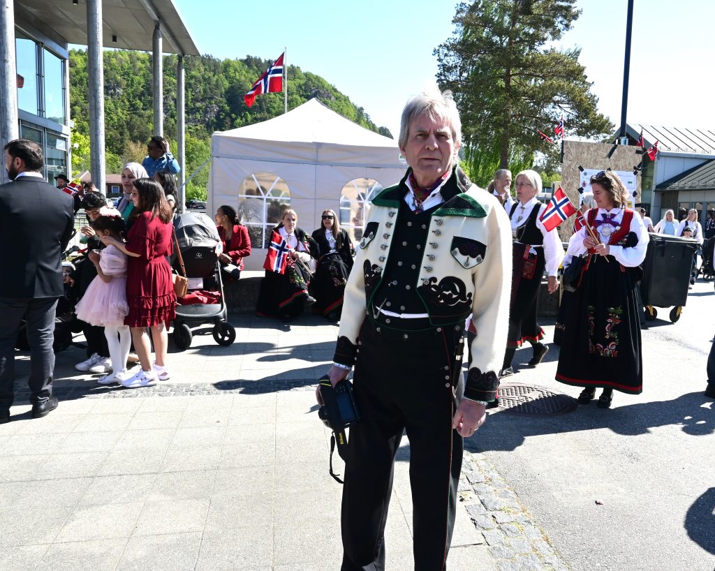 Stor 17. mai fest på Nodeland! 20 Bjørn Ole Nyborg er opprinnelig fra Telemark. Han går i Øst-Telemarksbunad.