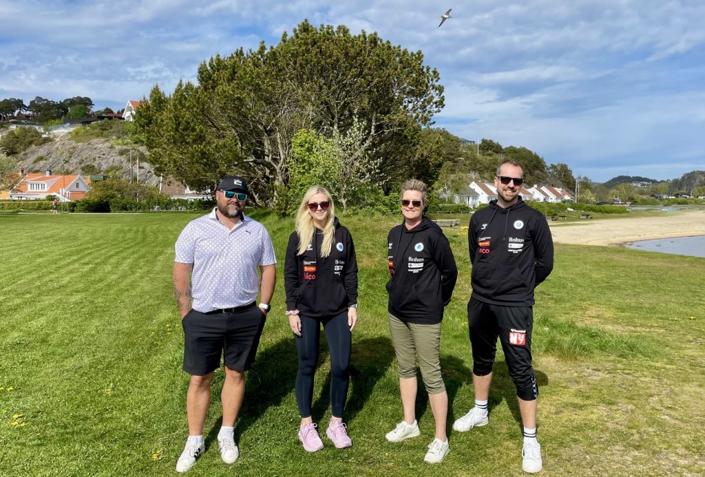 500 håndballspillere inntar Høllesanden 1 fra venstre Svend Åge Lauvrak, Benedicte Severinsen, Trine Ose og Kenneth B. Lohne foran arenaene.