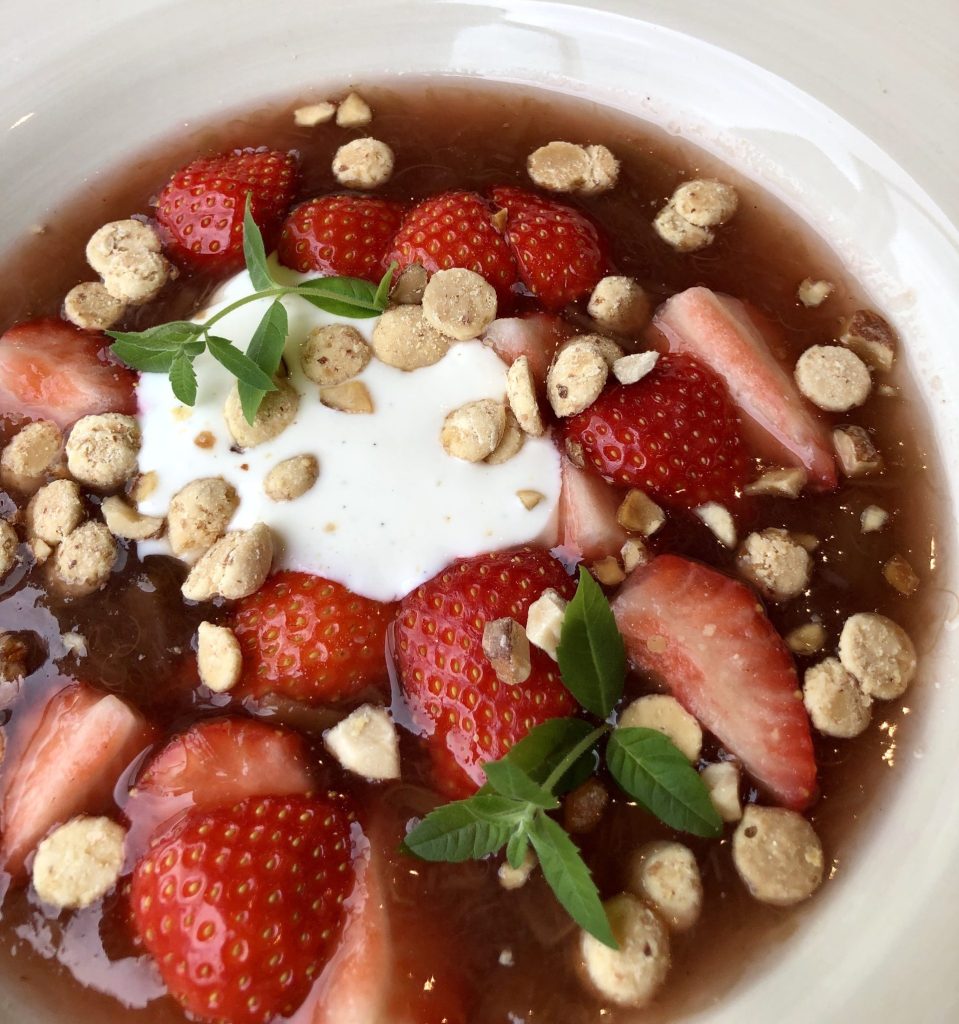 Rabarbrasuppe med hvit sjokolade