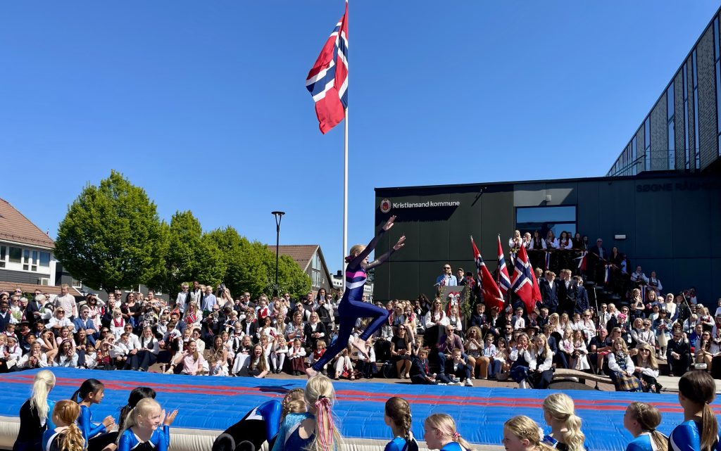 Fantastisk 17. mai feiring i Søgne 7 Turnoppvisning fra Søgne turnforening.