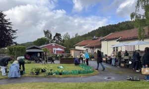 Songdalen Hagelag arrangerte mandag kveld sitt årlige plantemarked i Sansehagen på Nodeland.