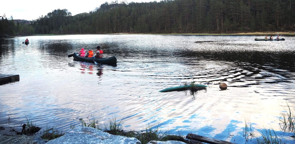 Idyllisk overnattingstur med 4H 1 Idyllisk fredagskveld ved Borvannet i Finsland.