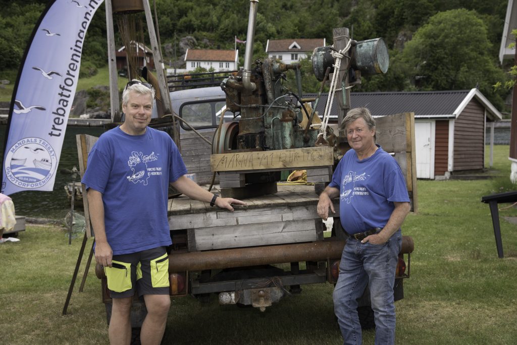 Jubileum: 40 år med trekkferjefestival på Holmen 3 Liv i gammel Marna motor: Andre Kløvfjell og Ove Olsen fra Mandal Trebåt og Motorforening stilte med en Marna motor fra 1962. Den ruslet og gikk under hele festivalen.