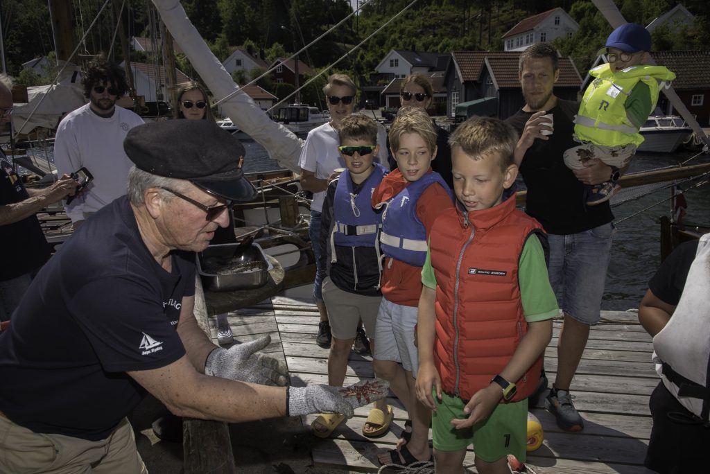 Kortreiste gleder ved Trysfjorden 7 Stjerne fra havet: Toralf Christiansen viste frem en sjøstjerne som fulgte med fangsten.