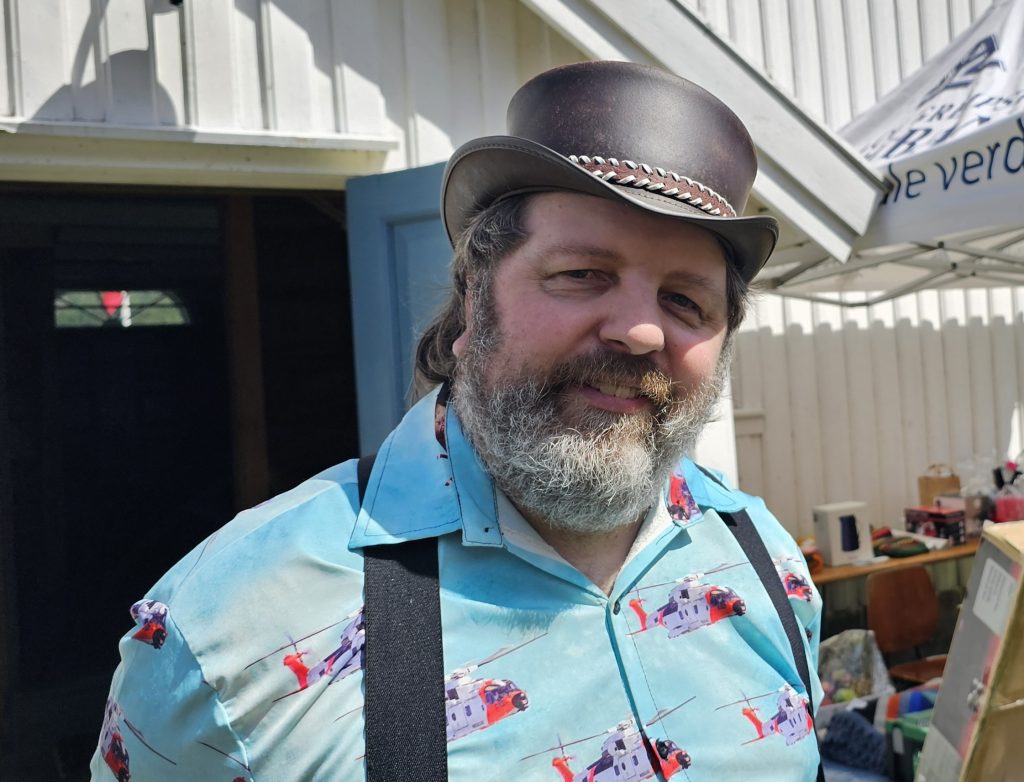 Bygdefest på Porsmyr! 18 - Dette er en fin årlig sammenkomst for folk i bygda og andre, og vi får se hvordan det var her før i tida. Det er gøy med alle veteranbilene som kommer, og noen tilbyr en tur i bilen, forteller han.