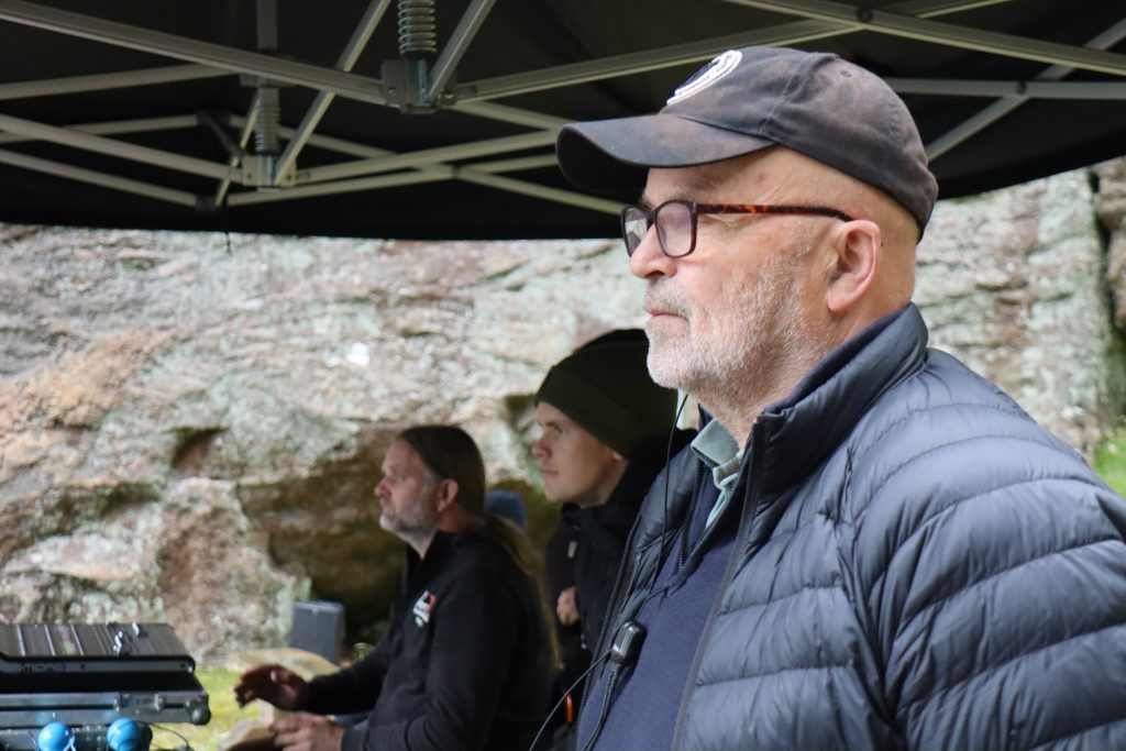 Dette var kjempebra! 7 Filmskaper Per Tomas ledet visningen fra toppen av amfiet med teknisk assistanse.
