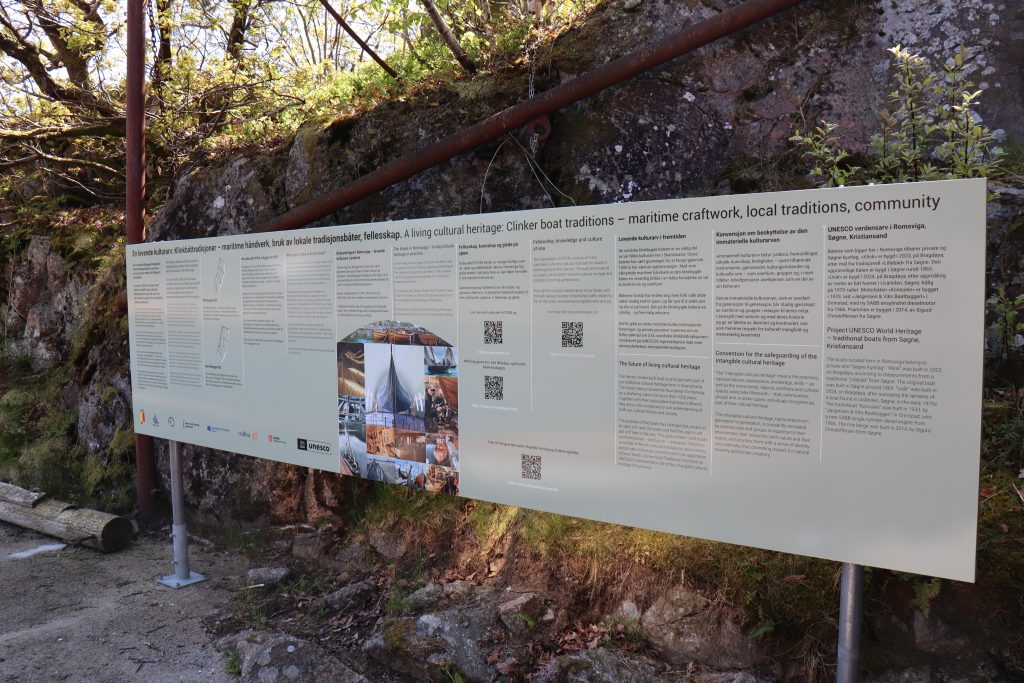 Friluftsparken i Søgne - Romsviga 11 Det er satt opp et fint skilt ved båtplassen som forteller om klinktradisjonen på UNESCOs verdensarvliste.