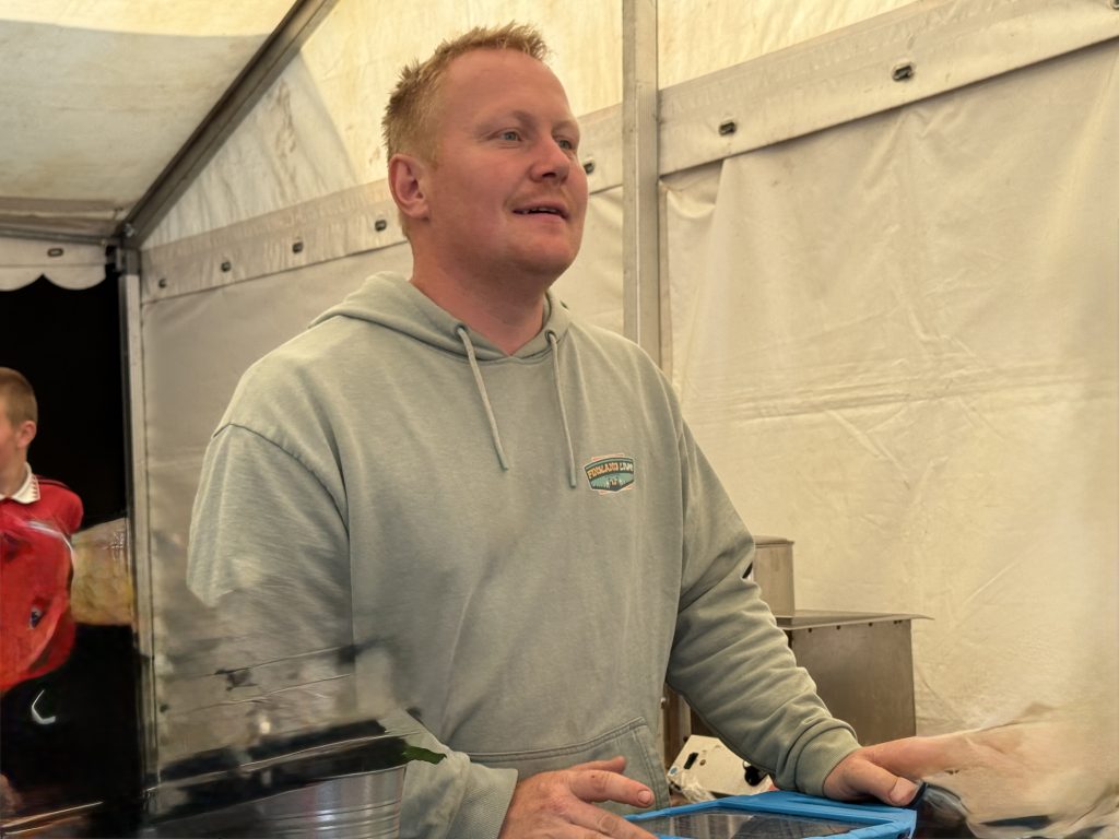 Tilbakeblikk på tidenes festival 1 Kenneth trådte til i kassen på matteltet etter Familiekonserten.