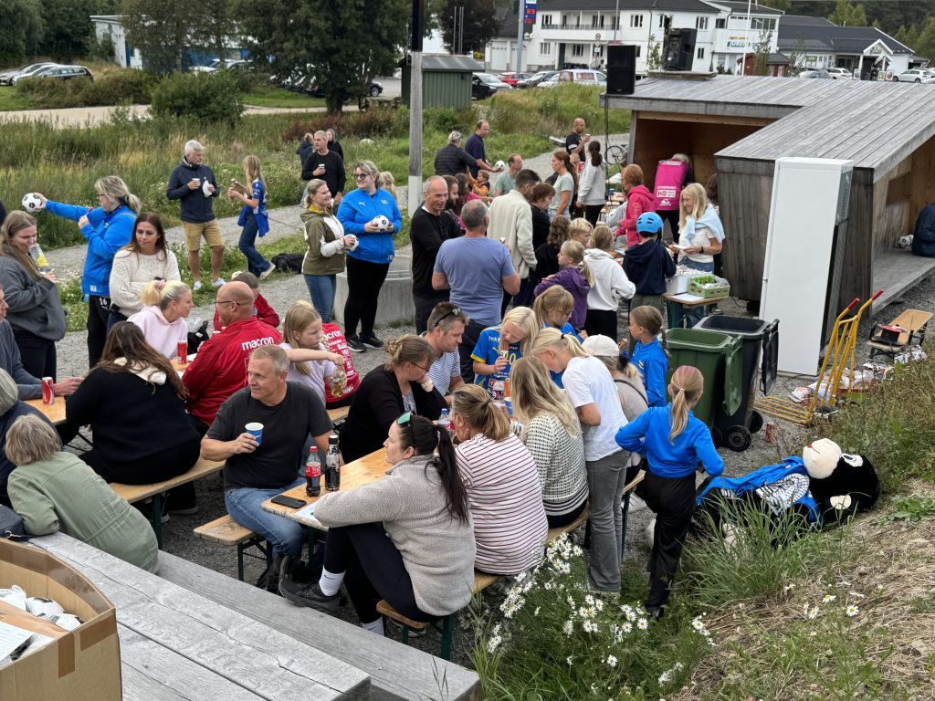 Populært besøk av verdens beste håndballkeeper 2 Mange samlet seg i Kilen naturpark tirsdag kveld.