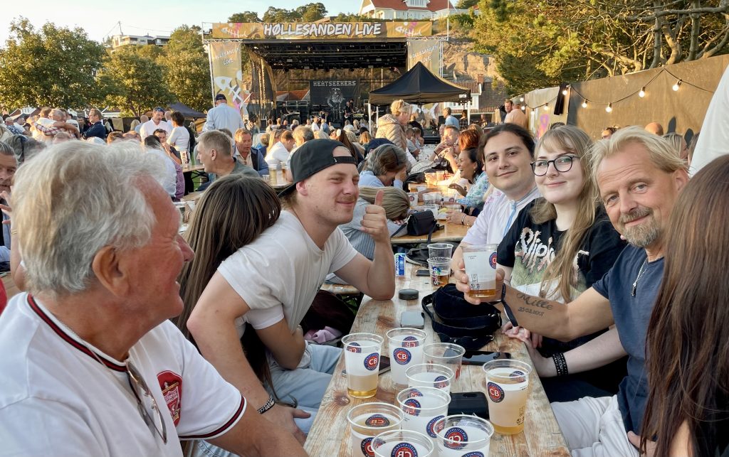 Kjempestemning på Høllesanden Live! 12 Familien Eftestad var representert med tre generasjoner.
