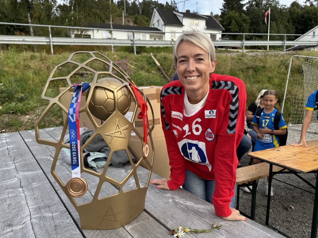 Populært besøk av verdens beste håndballkeeper 7 En smilende keeper i verdensklasse i Kilen naturpark tirsdag kveld.