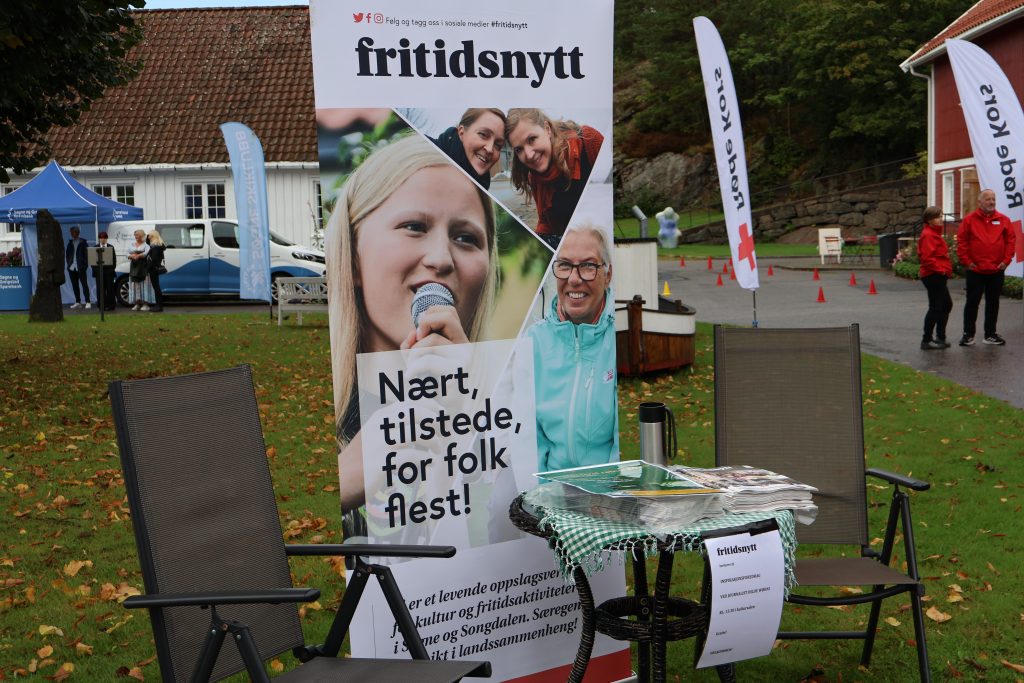 Et koldtbord av tilbud på Elvefestivalen 22 Fritidsnytt var tilstede med stand, og takker for en flott dag!