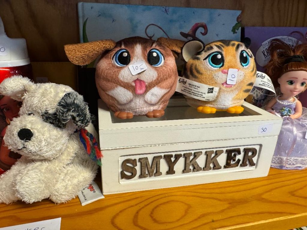 Nytt Liv på Nodelandsheia 5 To skøyeraktige bamser er å finne blant alle lekene.