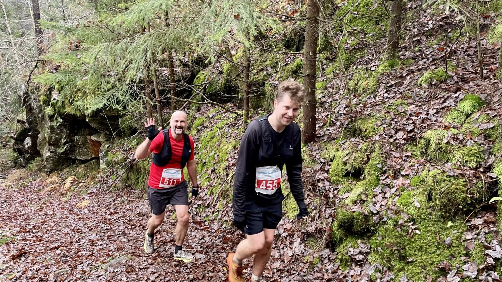 Nok et vellykket Morothon! 10 John Erik Loland ( Jahn Lengervik ) kan mere enn å synge.