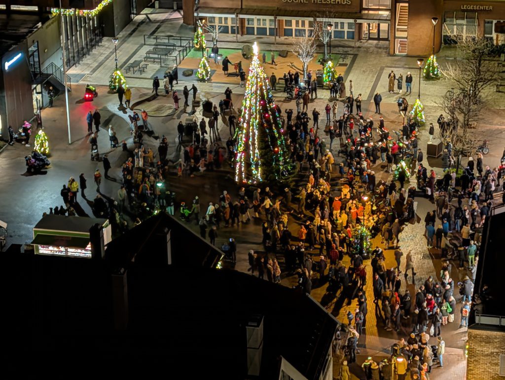 Så du nissene som dalte ned? 1 Mye folk som følger spent med!