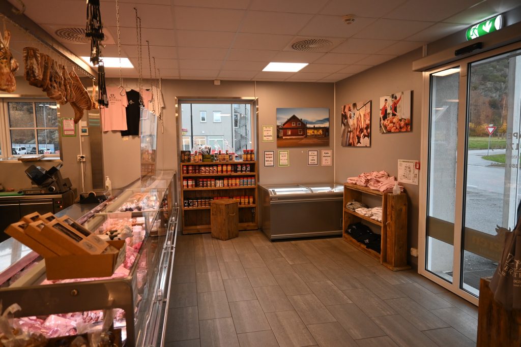 Julemat hos Slakteren i Søgne 4 Det er godt utvalg hos Slakteren i Søgne.