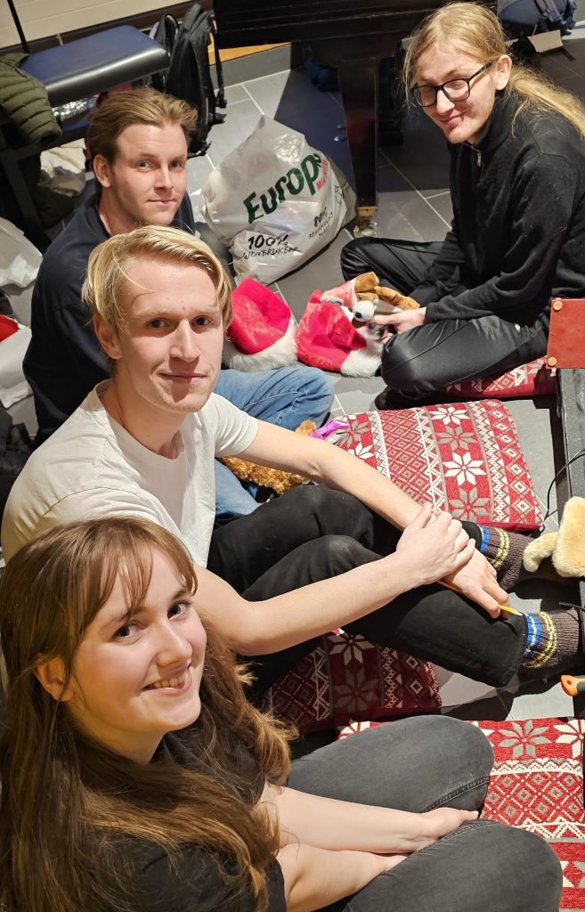 Fra murer til dukketeater 6 Bak kulissene