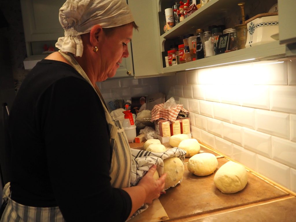 Bakstebua i Askekjerran 3 Brødene er ferdig hevet og klare for steking