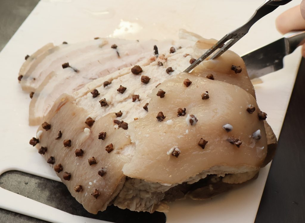 Hannemor´s oppskrift på nellikflesk 1 Nellikflesk