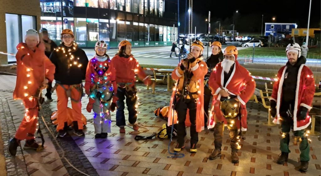 Så du nissene som dalte ned? 8 Vel nede