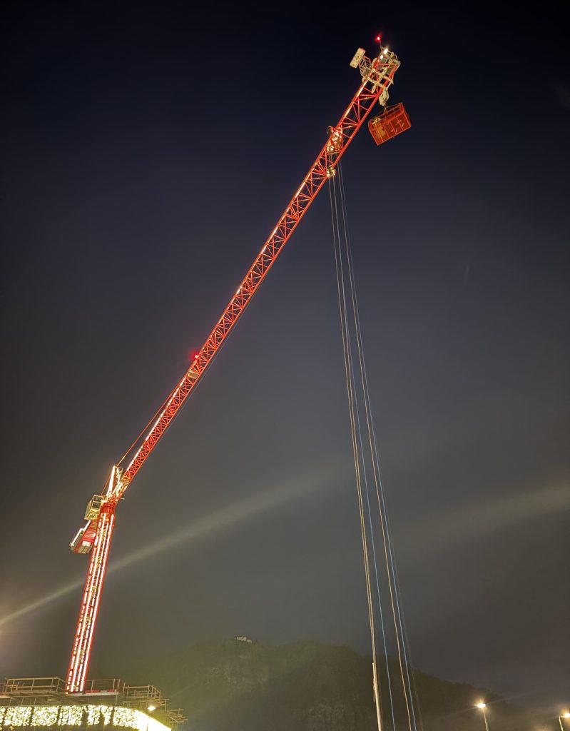 Så du nissene som dalte ned? 5 høyt med kran